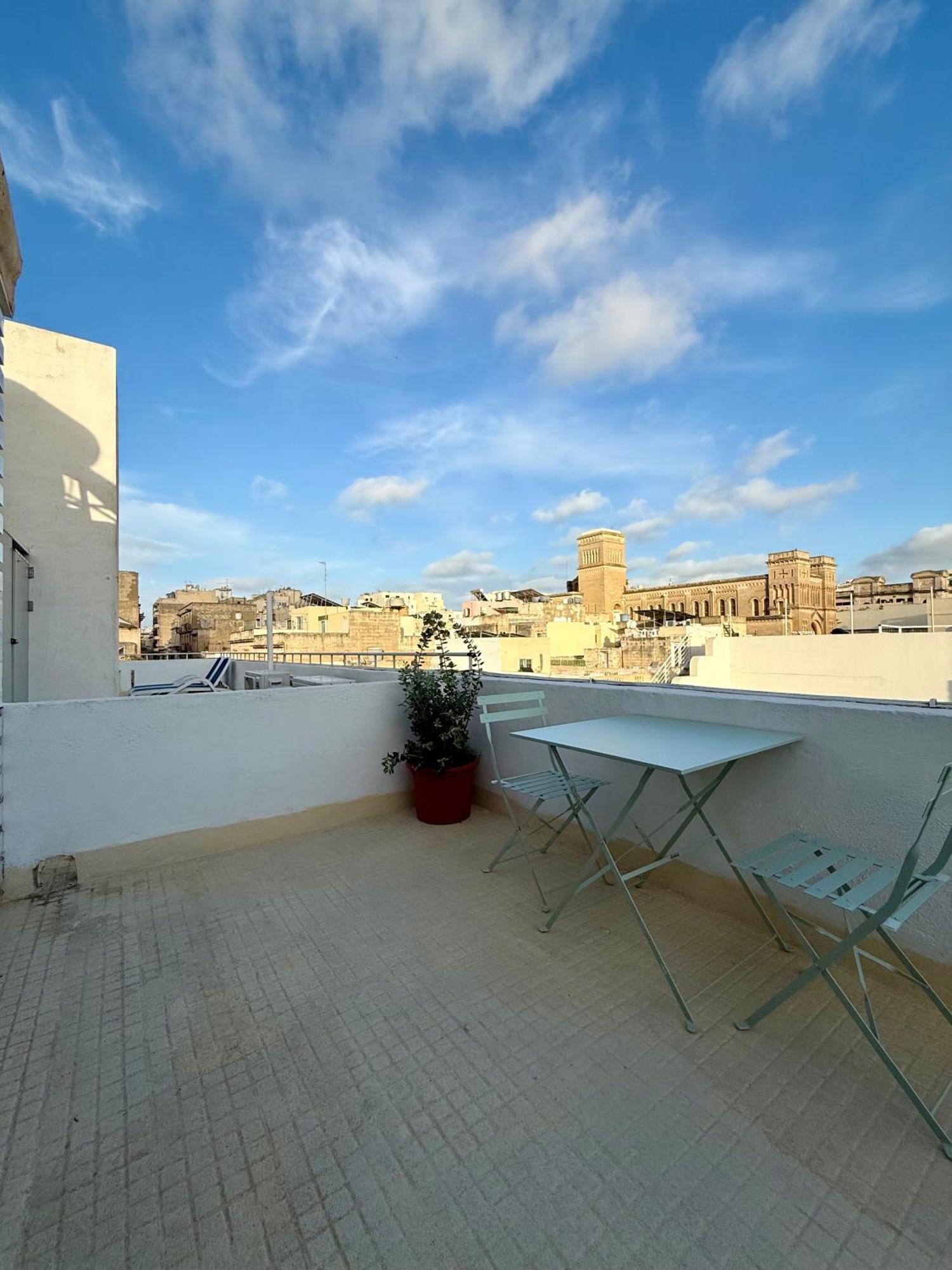 People & Places Sliema Exterior photo