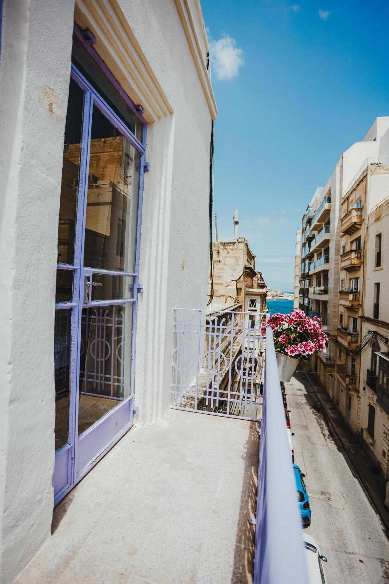 People & Places Sliema Exterior photo